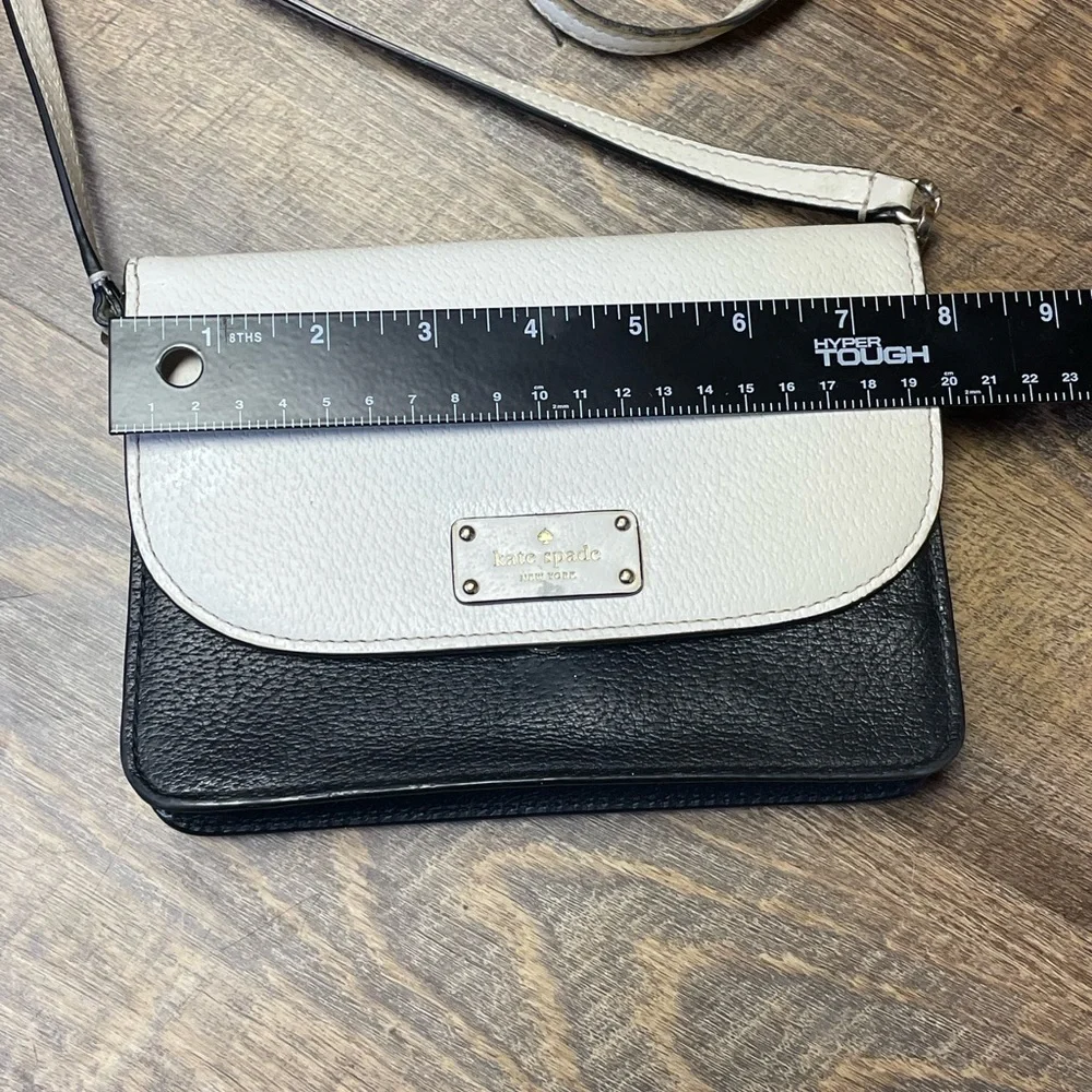 Kate Spade New York Colorblock Ivory Black Pebbled Leather Crossbody Small - Picture 3 of 15